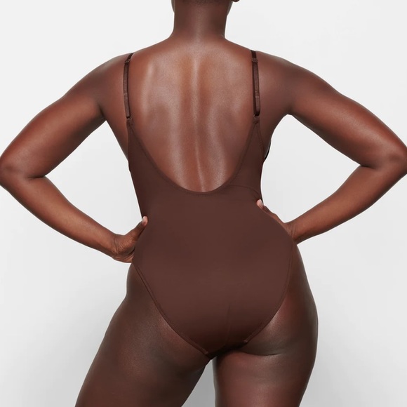 SKIMS SWIM SCOOP NECK ONE PIECE.🤎 - Picture 3 of 16